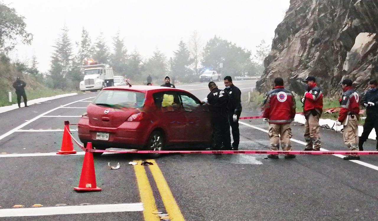 Muere copiloto de Tiida rojo en la súper carretera a Puebla