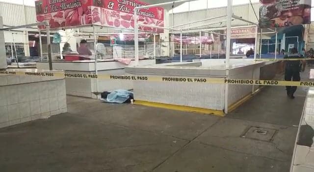 Muere abuelito en el Mercado La Purísima tras desvanecerse   