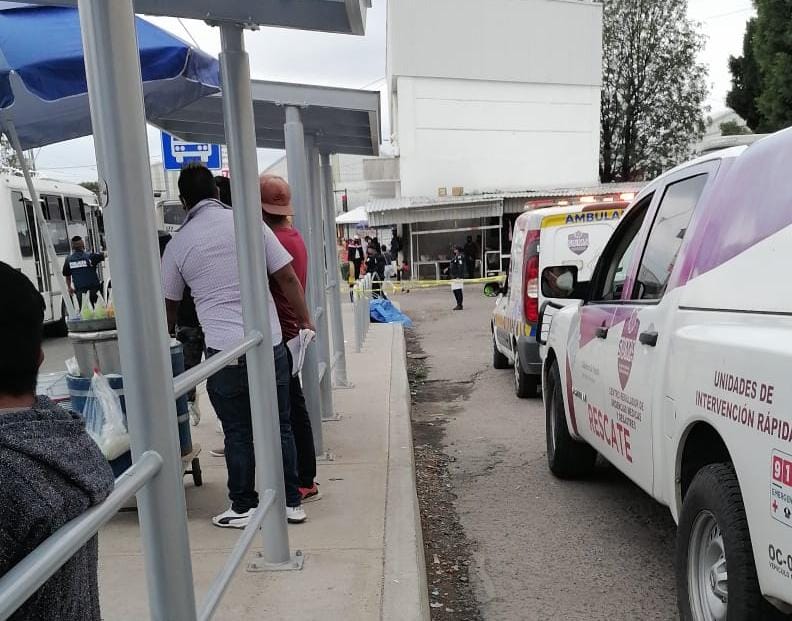 Sujeto fallece frente al mercado Morelos en Puebla