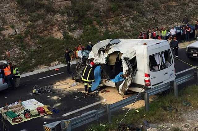 Deja 9 muertos choque en la Cuacnopalan-Oaxaca