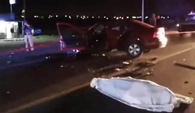 Tráiler embiste auto de estudiantes y mata a dos en Calpulalpan