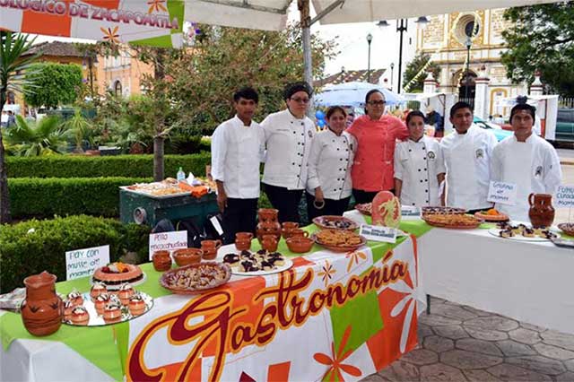 Difunden comida de Zacapoaxtla en muestra gastronómica