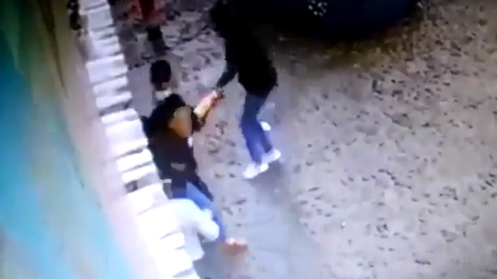 VIDEO Plagian a dueña de restaurante frente a trabajadoras en Michoacán