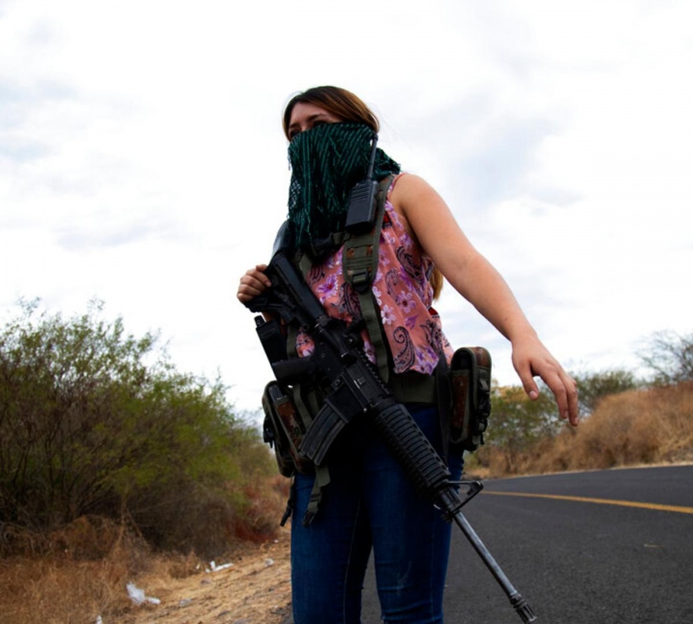 Mujeres en Michoacán toman las armas para defenderse contra el CJNG