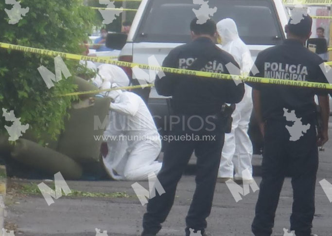 Atado a un sillón dejan cadáver de mujer en la colonia San Manuel en Puebla
