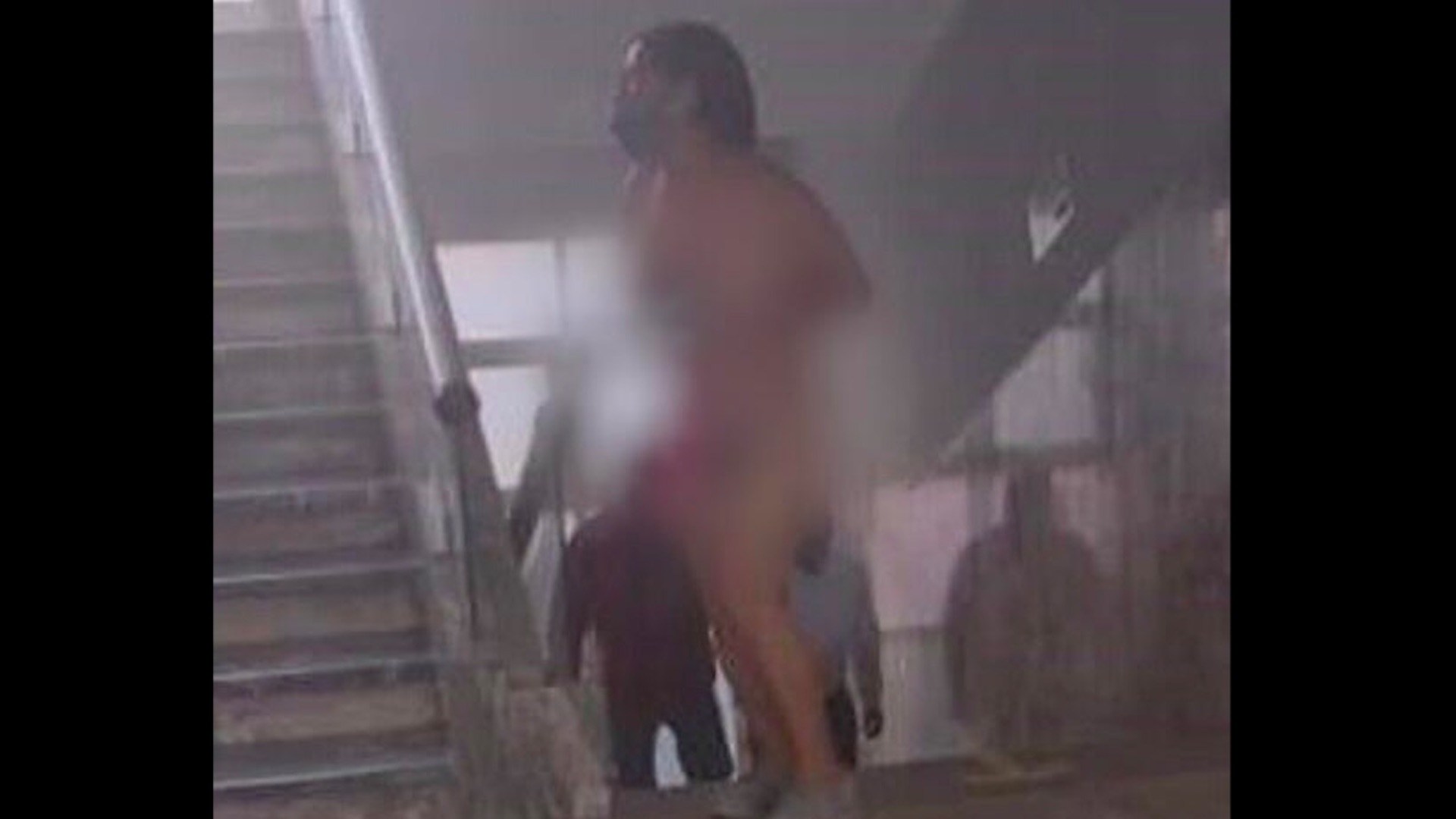 VIDEO Mujer acude a la Fiscalía desnuda para exigir que se aclare asesinato  de su hijo | Municipios Puebla | Noticias del estado de Puebla