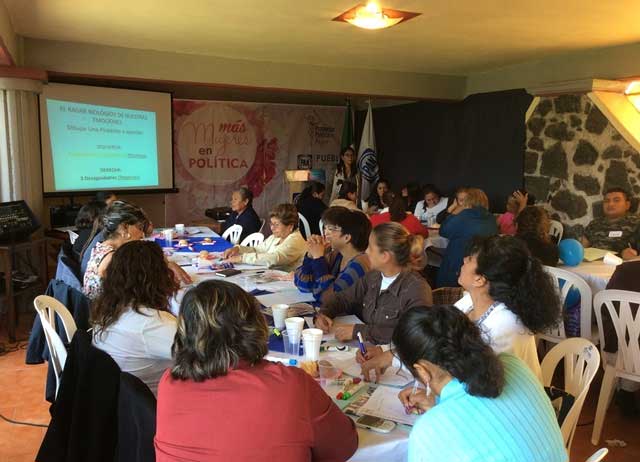 Imparte PAN curso en política a mujeres de Chignahuapan