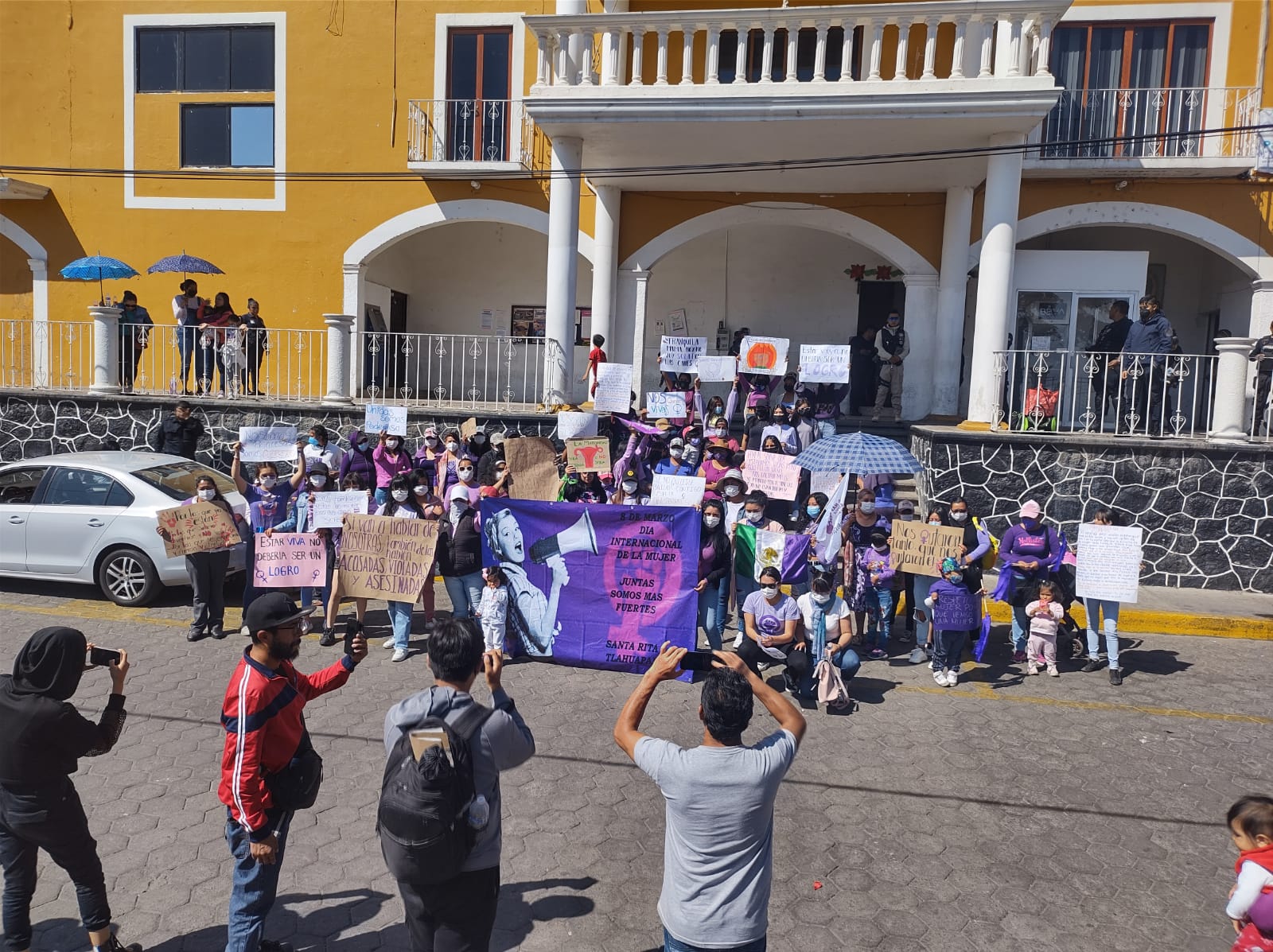 Mujeres de Tlahuapan y Texmelucan marchan para exigir más seguridad