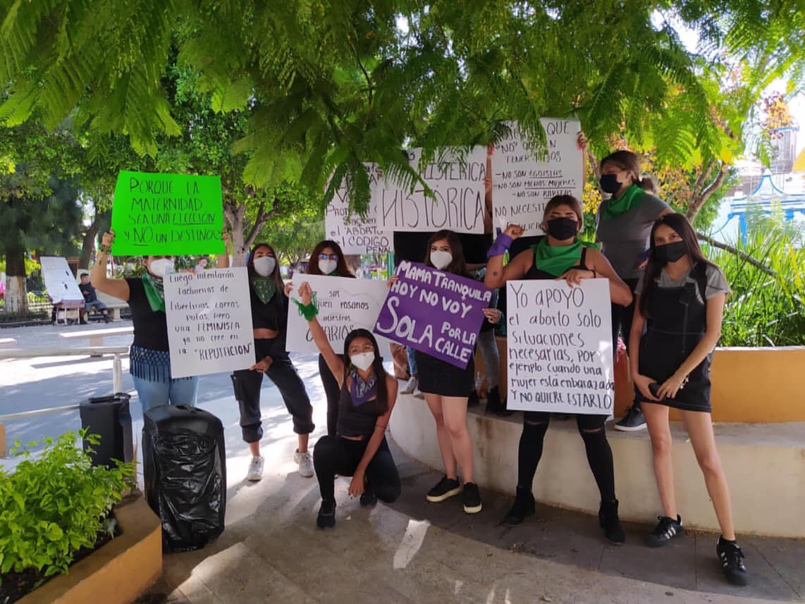 En Izúcar integrantes de Marea Purpura piden legalizar el aborto  