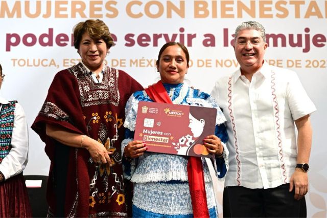 Apoyo a mujeres mayores: arranca entrega de tarjetas del Bienestar