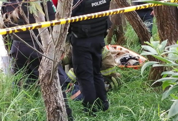 Tiran cadáver desnudo de mujer a orillas del Atoyac en Texmelucan