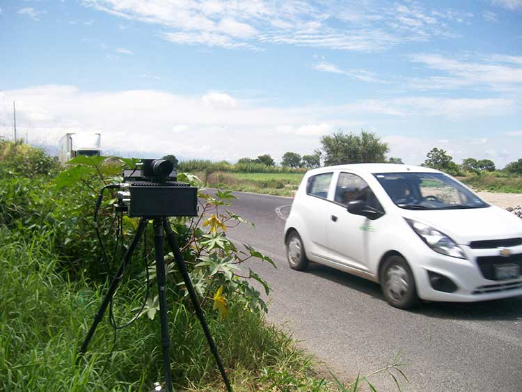 Sorprenden con fotomultas a automovilistas en carreteras de Tehuacán