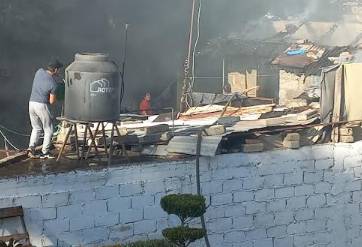Bomberos sofocan incendio de casa en Texmelucan
