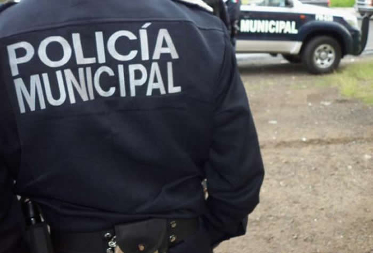 Tras presunto caso de violación, suspenden a jefe de policías en Puebla