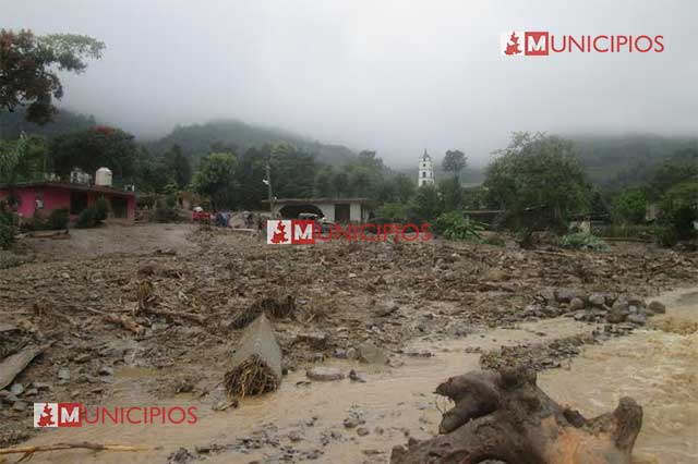 En medio de la noche, el río jaló con todo a su paso por Huauchinango