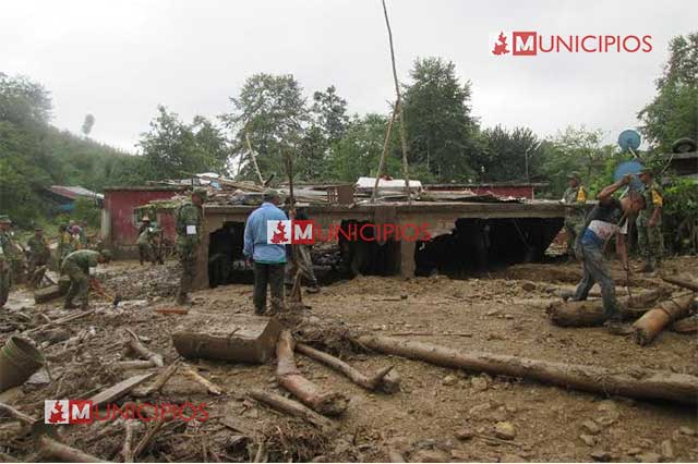 En medio de la noche, el río jaló con todo a su paso por Huauchinango