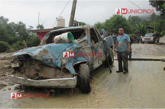 En medio de la noche, el río jaló con todo a su paso por Huauchinango