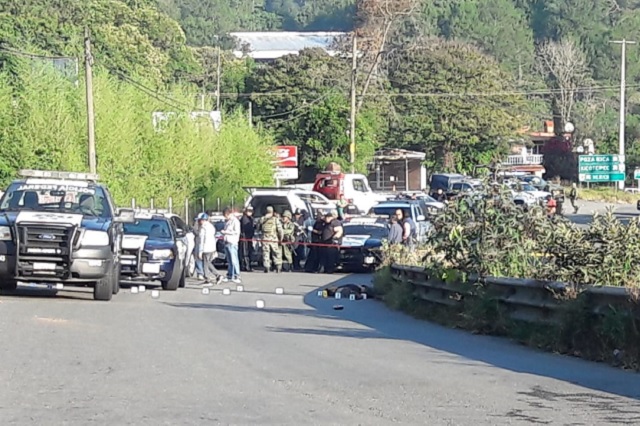 Cierran la México-Tuxpan; enfrentamiento con la Policía Federal deja un muerto