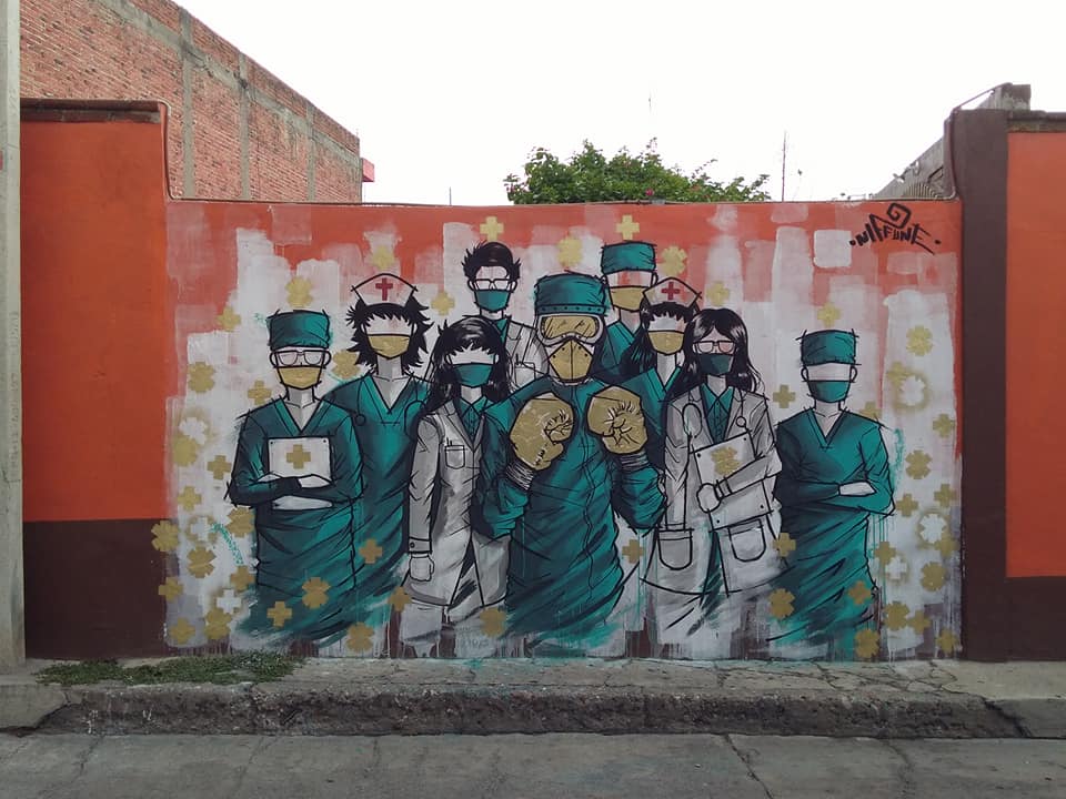 En Izúcar realizan mural en honor a los médicos que tratan el Covid