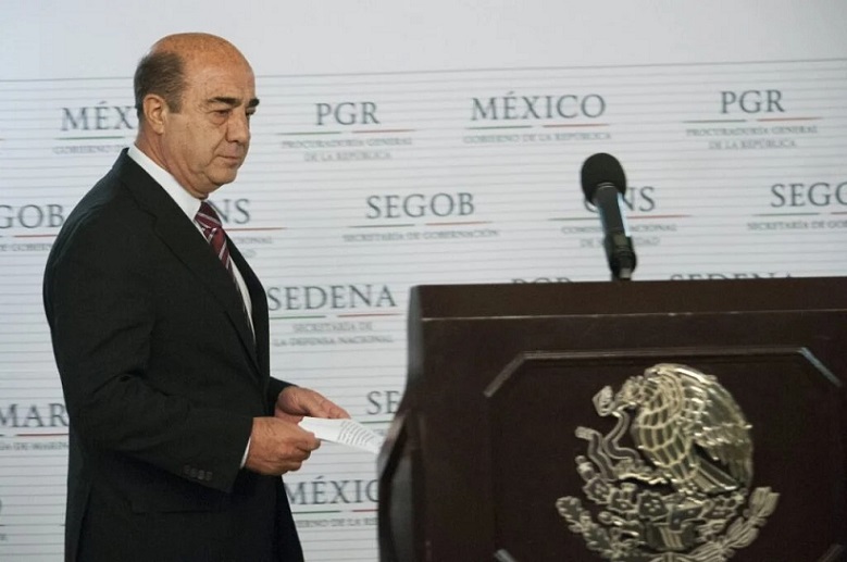 Dan suspensión provisional a Murillo Karam contra proceso por caso Ayotzinapa