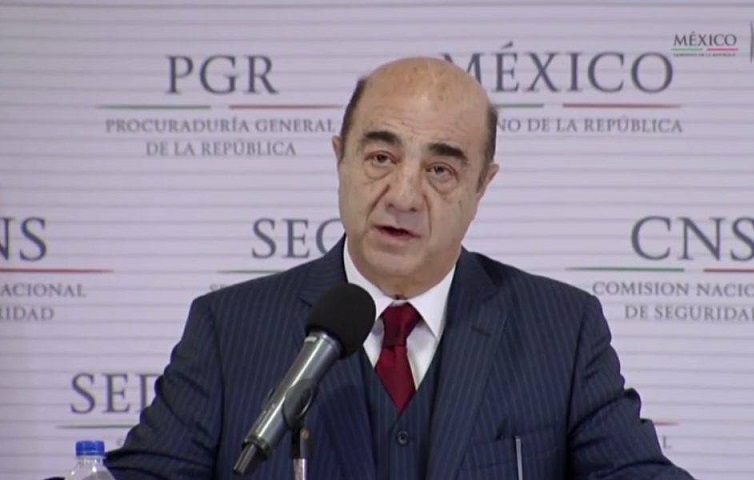 Acusa UIF a Murillo Karam de evasión fiscal, tráfico de influencias y lavado