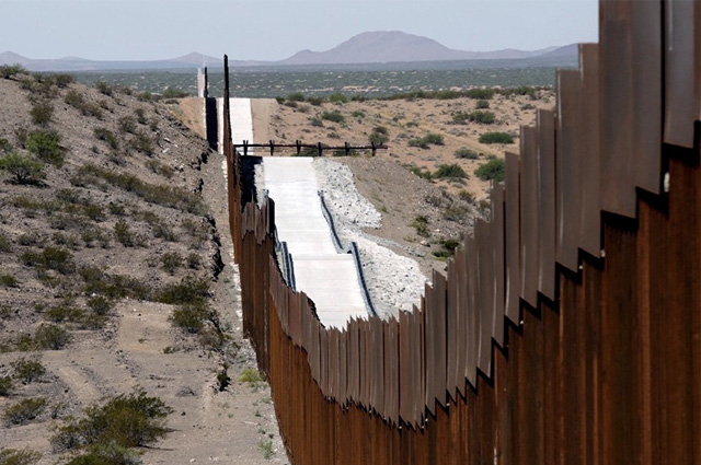 Texas inicia construcción su de muro en la frontera con México