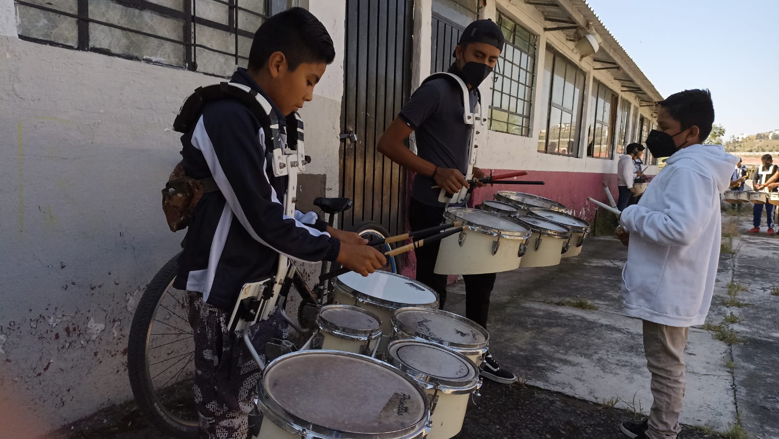 Imparten clases de música para jóvenes de colonias pobres de Puebla