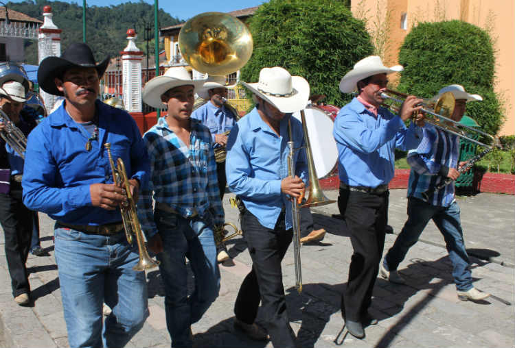 Músicos de Zacapoaxtla celebran a Santa Cecilia