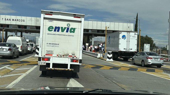 Manifestantes vuelven a tomar la caseta de San Marcos sobre la autopista México-Puebla