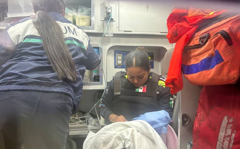 Nace bebé en la vía pública; policías municipales auxilian a su mamá