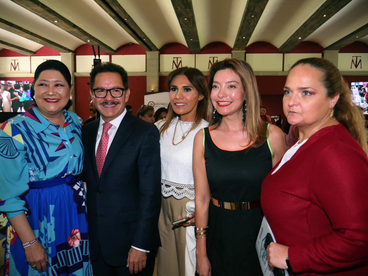 México presume al mundo que tiene un organismo electoral presidido por una mujer: Mier