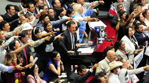 Gana la polarización, pierde la política