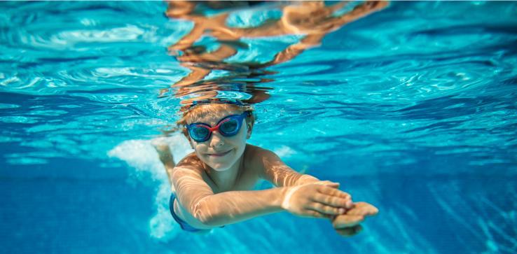 Atlixquenses participan en la clase de natación más grande del mundo