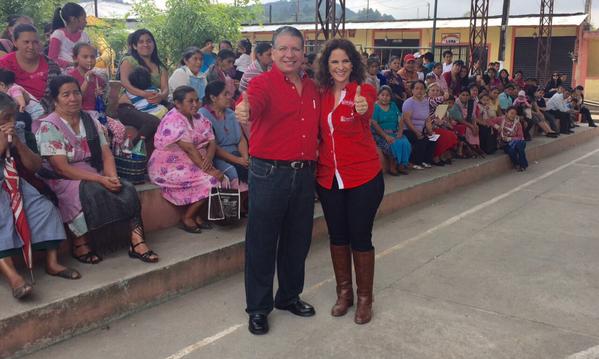 Nancy de la Sierra recibe apoyo de Doger en Teziutlán