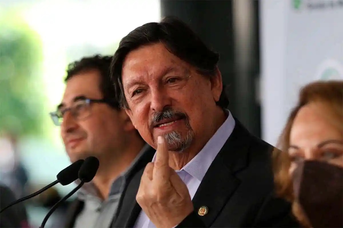 Vacaciones y aumento salarial son una deuda con los trabajadores: Gómez Urrutia