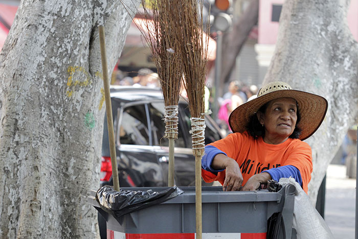 Claudia Rivera festeja a trabajadores de limpia en su día