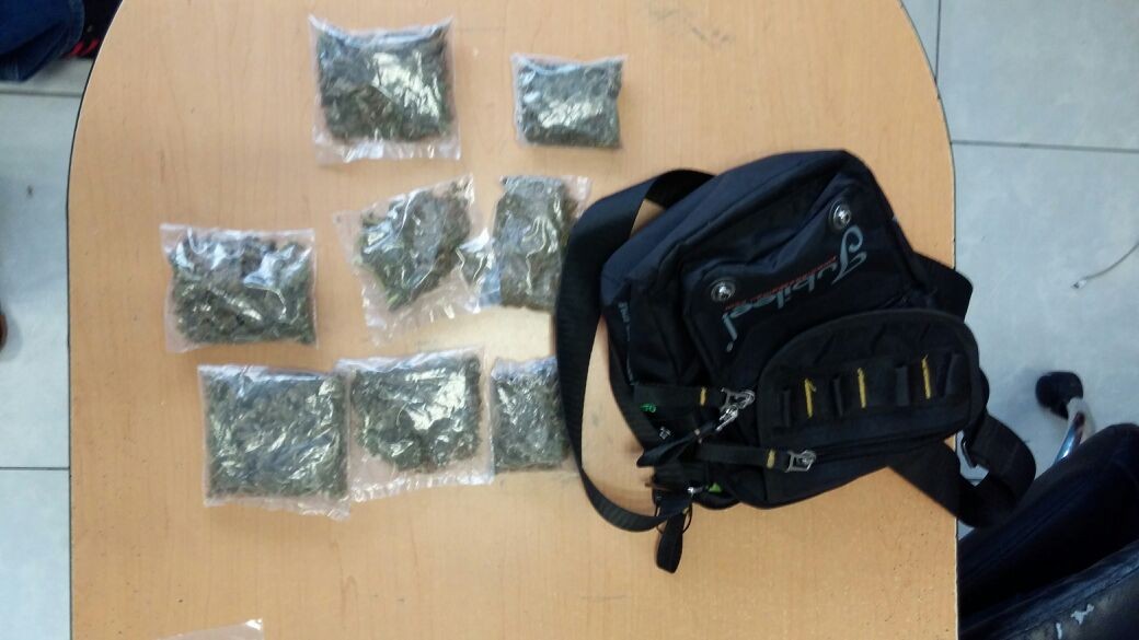 Detienen en Atlixco a narcomenudista con 8 bolsas de marihuana
