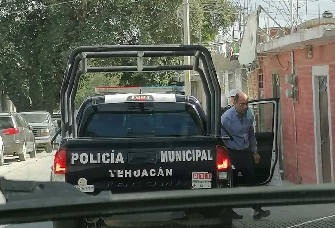 Critican a regidor de Tehuacán por usar patrullas para transporte personal