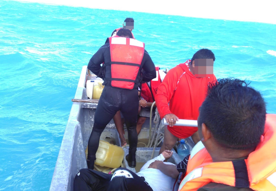 En isla de Yucatán, Semar rescata a 4 náufragos