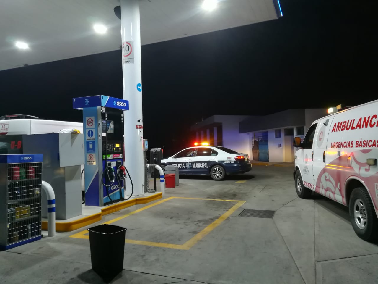 Con navajas asaltan gasolinera en Texmelucan
