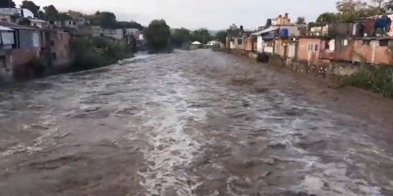 Incrementan niveles del río Nexapan en Izúcar