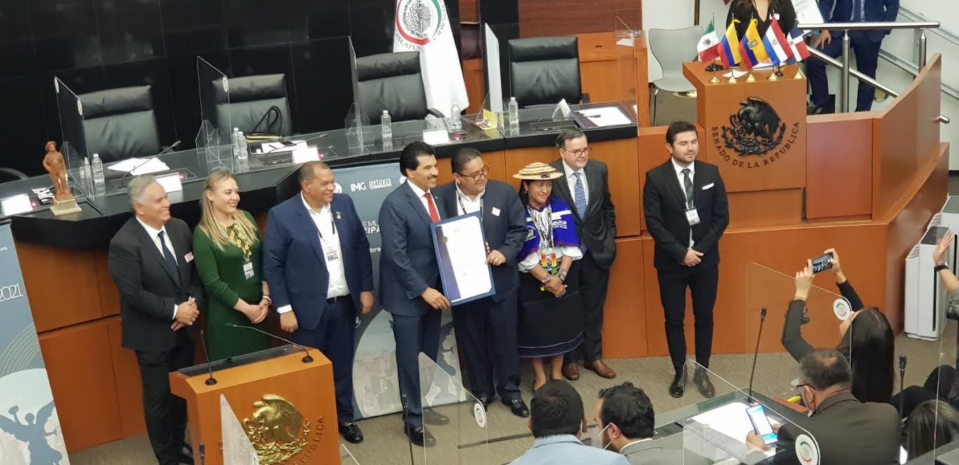 Reconocen a Nibardo Hernández en Cumbre Mundial de Municipalistas