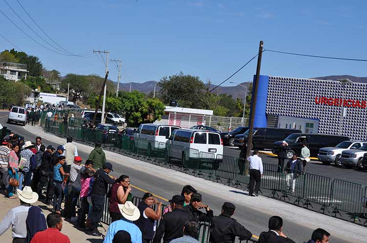 Crónica desde afuera: La visita de Peña Nieto a Acatlán