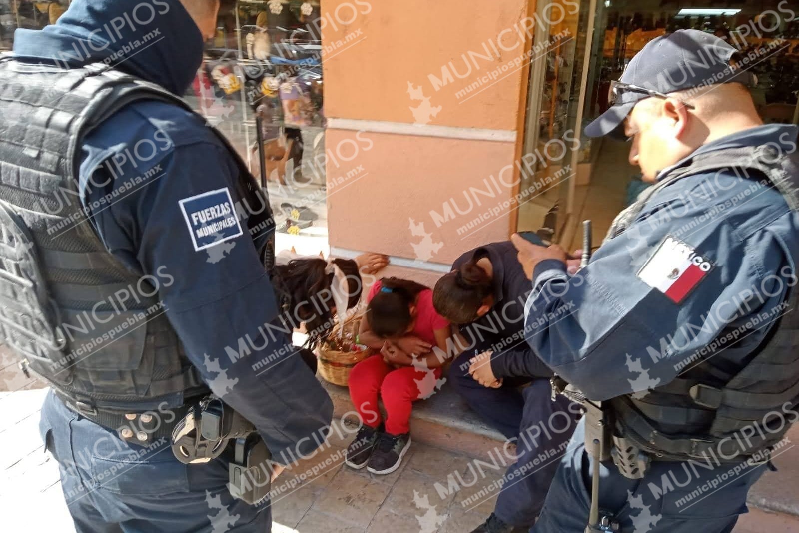 Resguarda DIF a niña vendedora que sufrió robo en Tehuacán