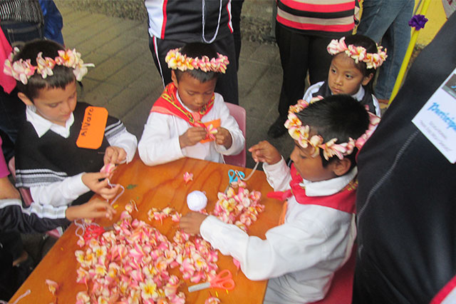 Participan mil 500 niños en encuentro multicultural en Sierra Norte