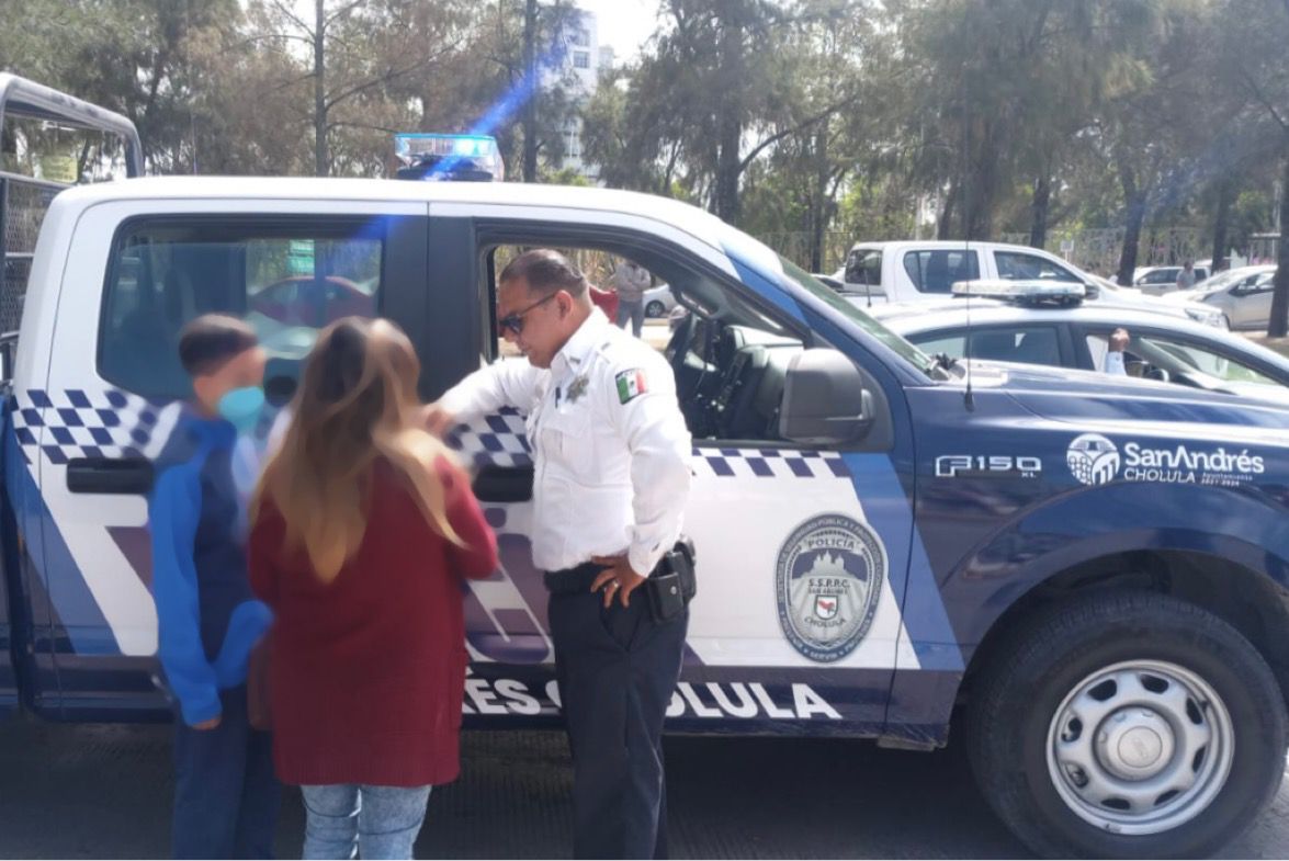 Localizan agentes viales de San Andrés Cholula a niño extraviado