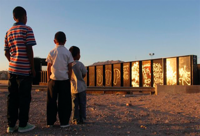 Consulados atienden a niños de migrantes detenidos durante redada
