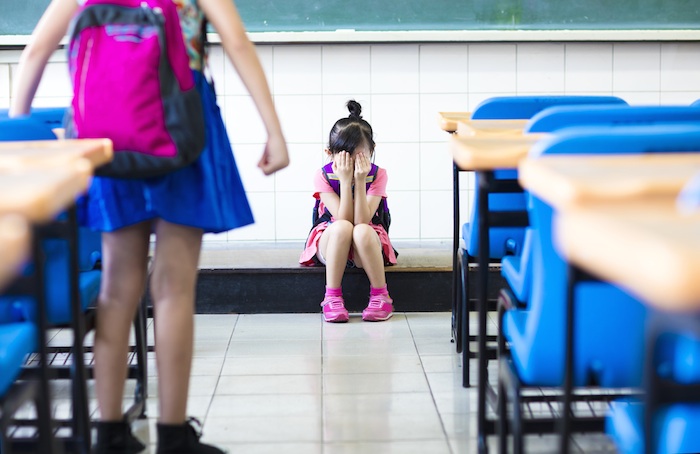 Acusan a conserje de tocar a menor en preescolar 