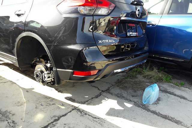 Roban agencia Nissan de Teziutlán, dejan 30 vehículos sobre tabiques