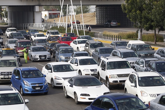 Tardíos los amparos del PAN contra el Hoy No Circula: Barbosa